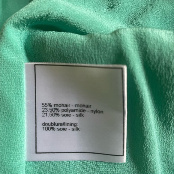 Chanel  blazer. Needs a new home 🤩🥰. I have to take more photo of size etc, - Picture 12 of 14